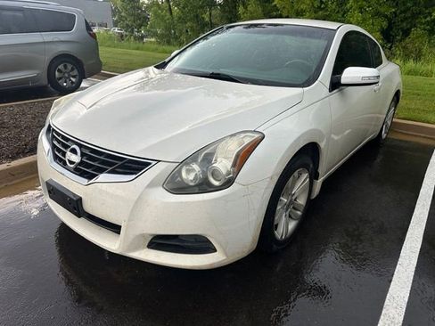 Used 2010 Nissan Altima 2.5 S w/ Convenience Pkg FWD image 2