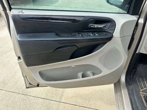 Used 2013 Dodge Grand Caravan Crew w/ Entertainment Group 1 image 9