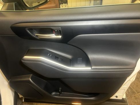 Used 2026 Toyota Highlander XLE AWD/4WD image 19