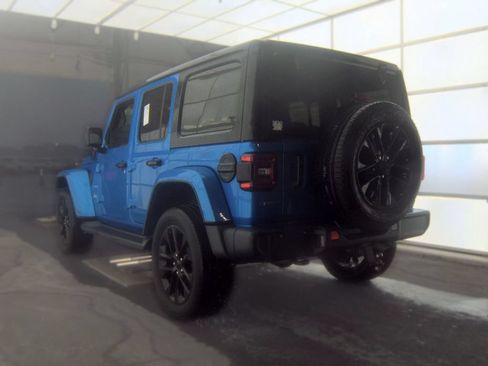 Used 2021 Jeep Wrangler Unlimited Sahara w/ Dual Top Group AWD/4WD image 4