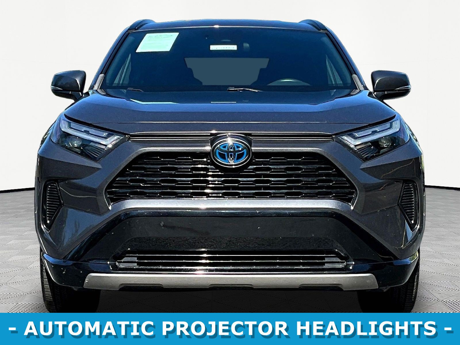 Used 2022 Toyota RAV4 SE w/ SE Grade Weather Package AWD/4WD image 2