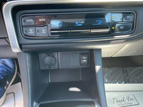 Used 2017 Toyota Corolla LE FWD image 14