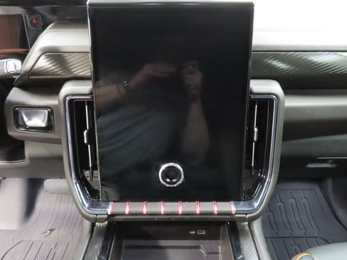 Used 2025 GMC Yukon AT4 w/ LPO, Get Active Package AWD/4WD image 21