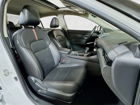 Used 2024 Nissan Sentra SR w/ SR Premium Package image 27