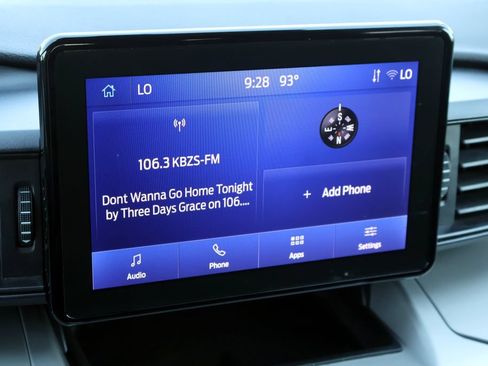 Certified 2024 Ford Explorer XLT RWD image 31
