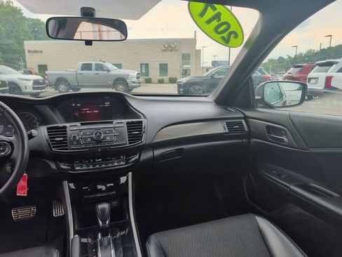 Used 2017 Honda Accord Sport image 10