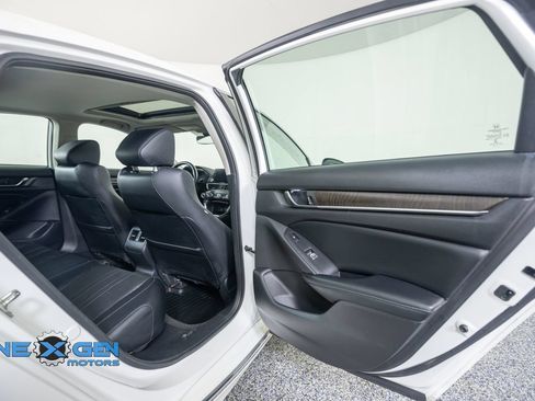 Used 2018 Honda Accord Touring image 34