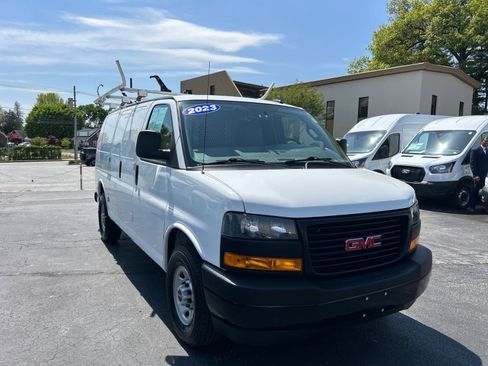 Used 2023 GMC Savana 2500 w/ Driver Convenience Package RWD image 3