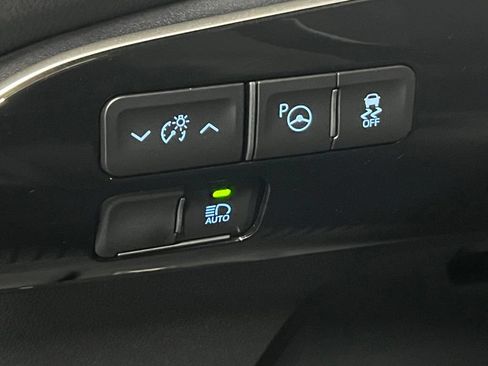 Certified 2022 Toyota Prius LE FWD image 35