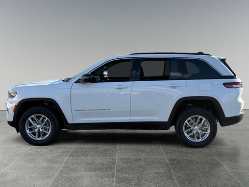 New 2026 Jeep Grand Cherokee Laredo AWD/4WD image 2