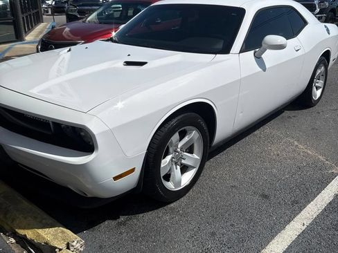 Used 2013 Dodge Challenger SXT RWD image 1