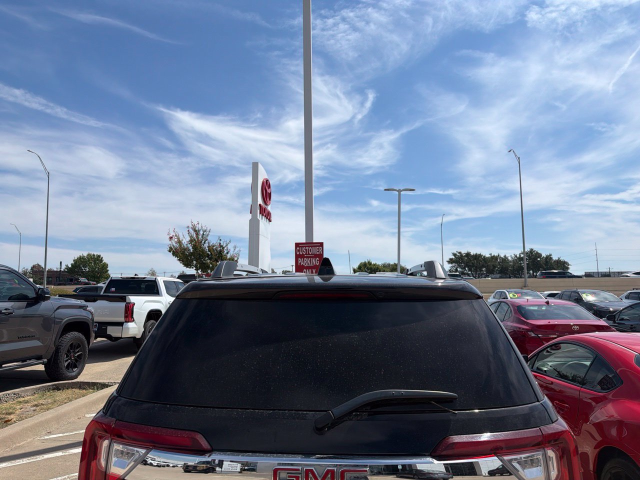 Used 2023 GMC Acadia SLT AWD/4WD image 4
