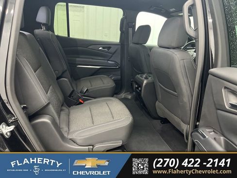 Used 2025 Chevrolet Traverse LT image 13