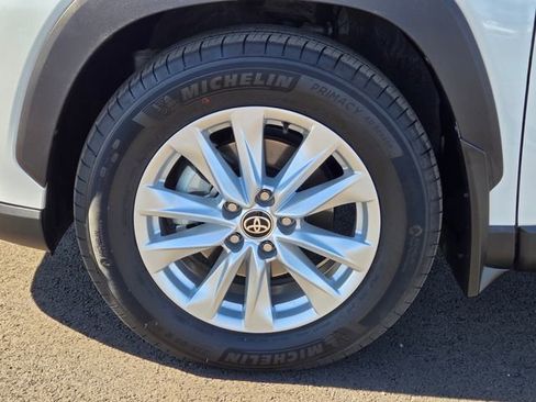 Certified 2025 Toyota Corolla Cross LE w/ Moonroof Package image 9