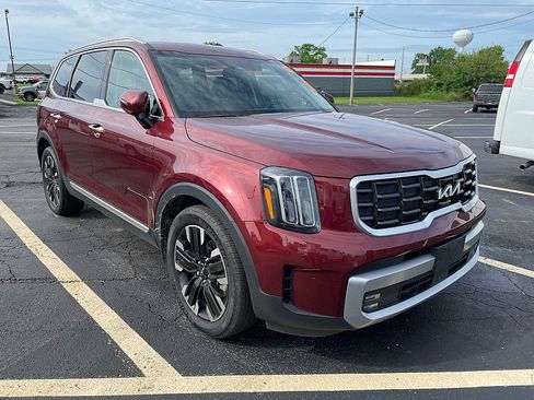 Used 2023 Kia Telluride AWD image 2