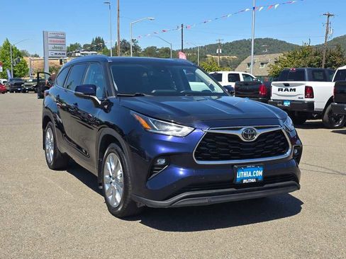 Used 2020 Toyota Highlander Limited AWD/4WD image 8
