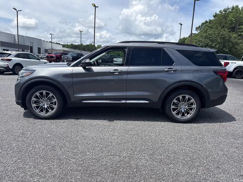 Used 2025 Ford Explorer Active w/ Active Comfort Package AWD/4WD image 7