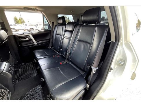 Used 2015 Toyota 4Runner Limited AWD/4WD image 28