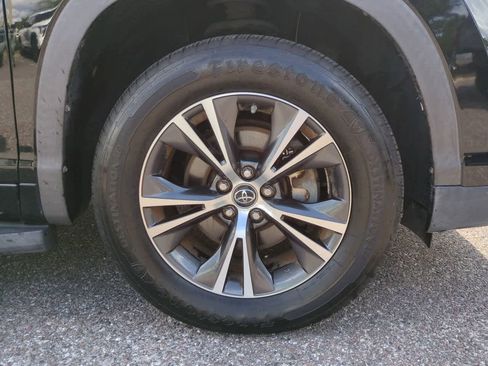 Certified 2016 Toyota Highlander XLE FWD image 11