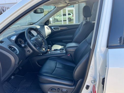 Used 2018 Nissan Pathfinder Platinum image 9