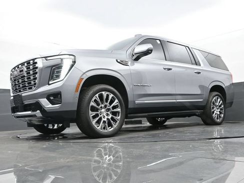 Used 2025 GMC Yukon XL Denali AWD/4WD image 28