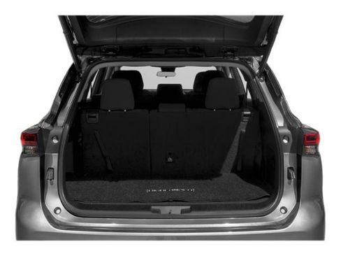 Used 2021 Toyota Highlander L image 11