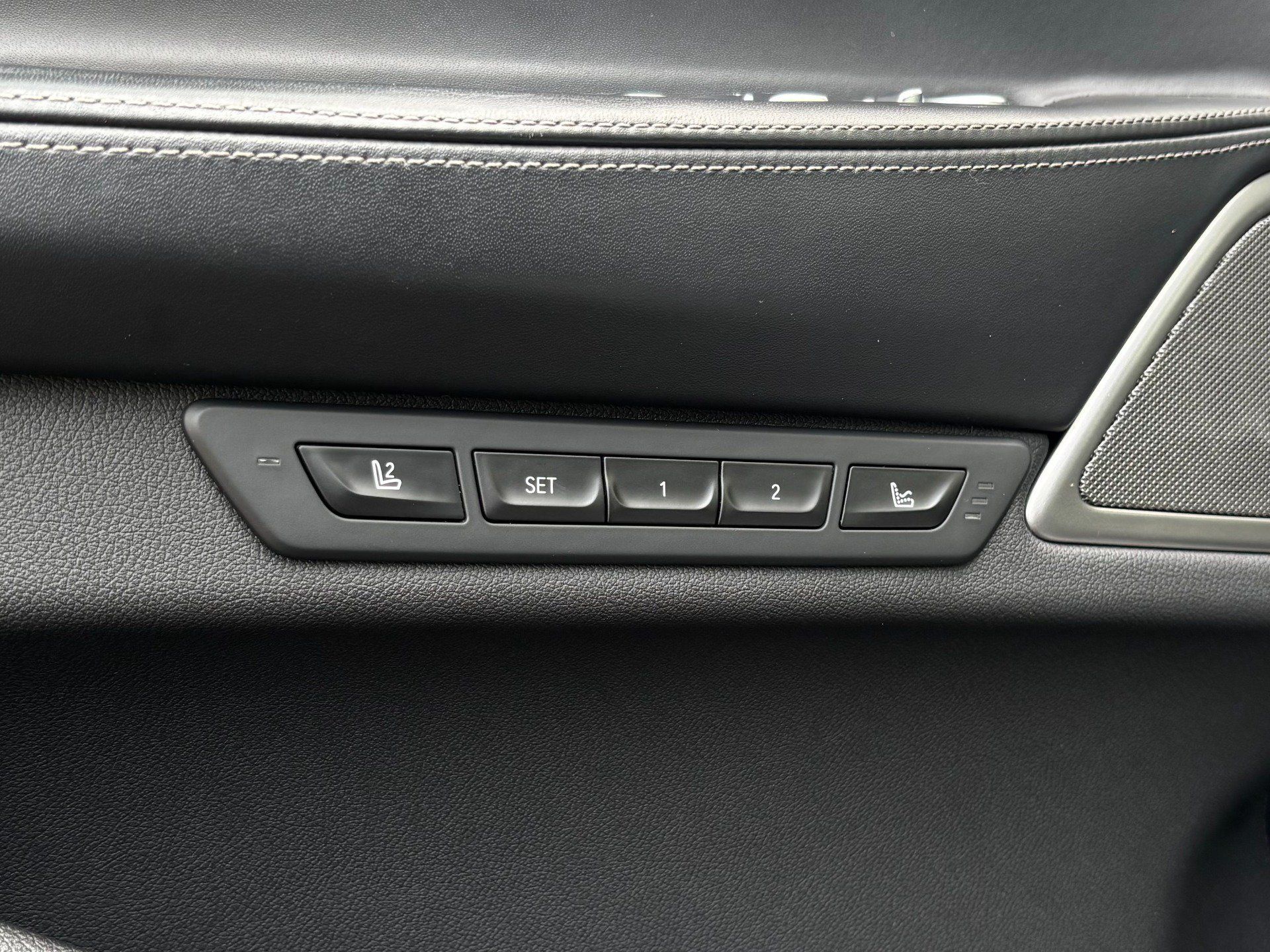 Used 2022 BMW ALPINA B7 xDrive w/ Luxury Rear Seating Package AWD/4WD image 47