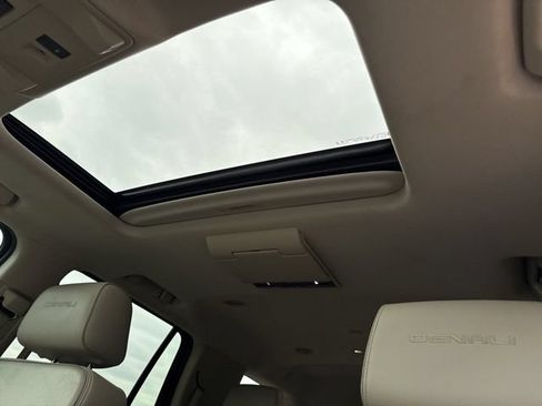 Used 2019 GMC Yukon Denali w/ Denali Ultimate Package AWD/4WD image 15