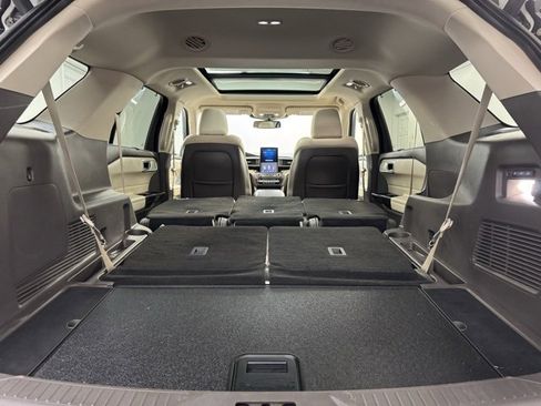 Used 2020 Ford Explorer Platinum image 39