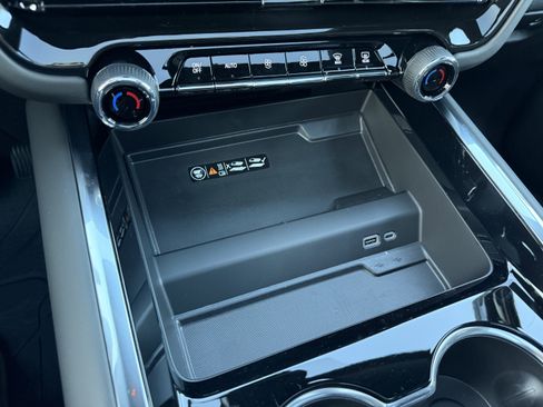 New 2025 Chevrolet Suburban Premier w/ Sun And Tow Package image 27