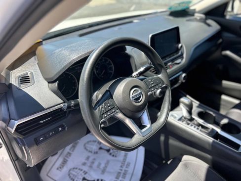 Used 2020 Nissan Altima 2.5 S FWD image 9