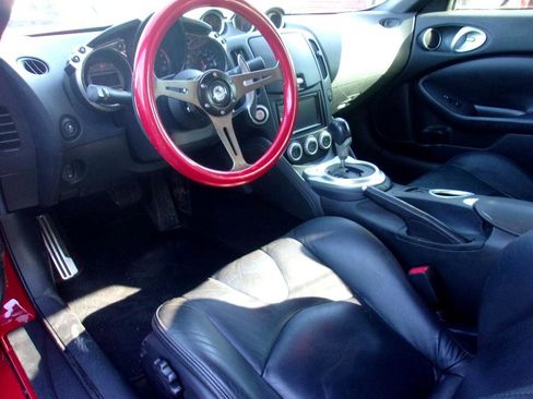 Used 2014 Nissan 370Z Coupe image 5