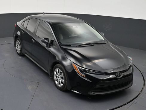 Used 2025 Toyota Corolla LE FWD image 18