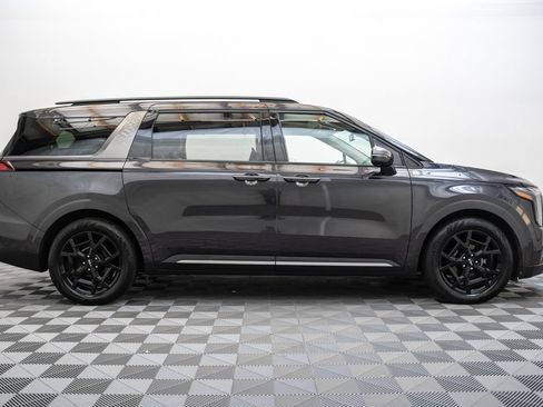 Used 2025 Kia Carnival SX FWD image 4