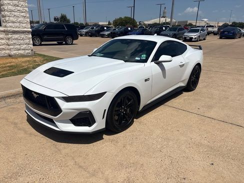 Used 2025 Ford Mustang GT RWD image 1