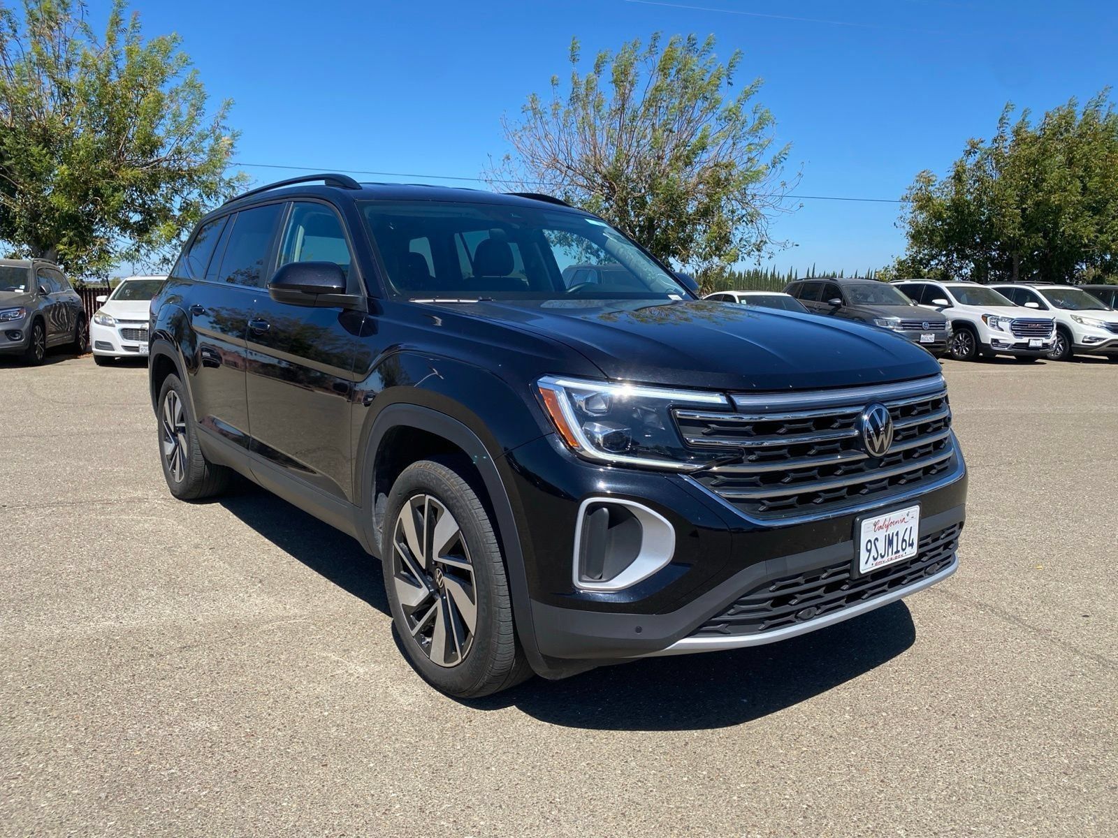 Used 2025 Volkswagen Atlas SE AWD/4WD image 4