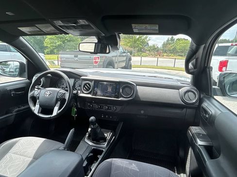 Used 2019 Toyota Tacoma TRD Off-Road AWD/4WD image 5