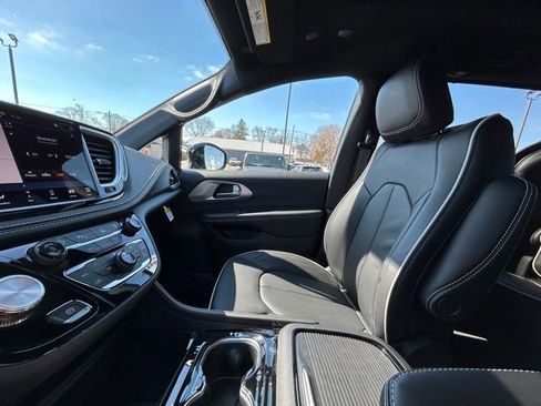 New 2026 Chrysler Pacifica Limited AWD/4WD image 52