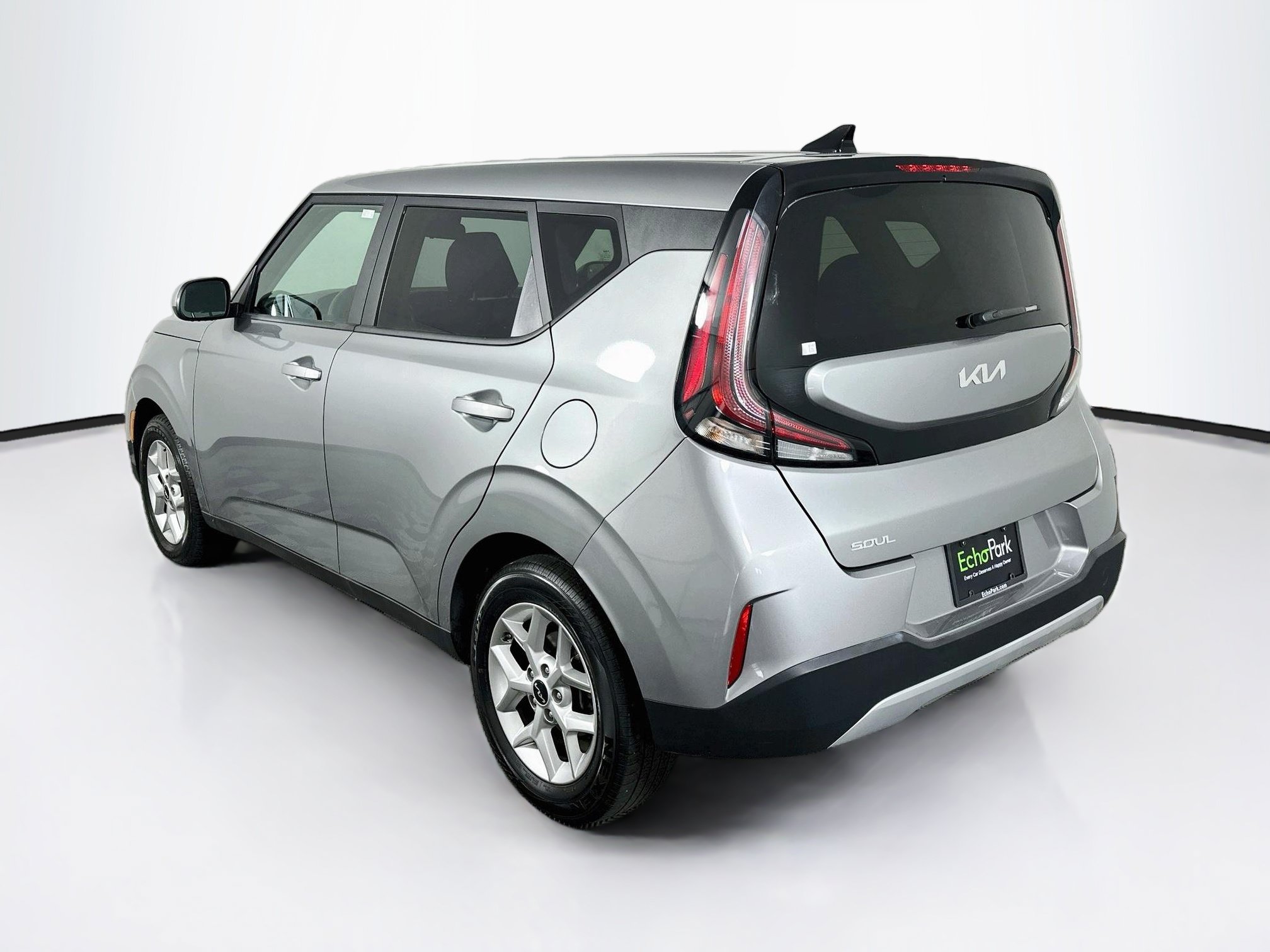 Used 2025 Kia Soul LX w/ LX Technology Package FWD image 5