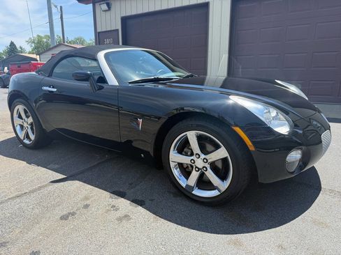 Used 2007 Pontiac Solstice Convertible w/ Premium Package RWD image 7
