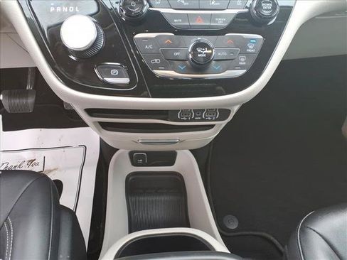 Used 2024 Chrysler Pacifica Touring-L FWD image 29