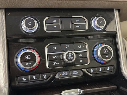 Used 2023 GMC Yukon Denali w/ Advanced Technology Package image 36