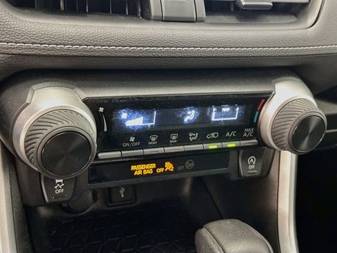 Used 2022 Toyota RAV4 LE w/ Carpet Mat Package (TMS) AWD/4WD image 23