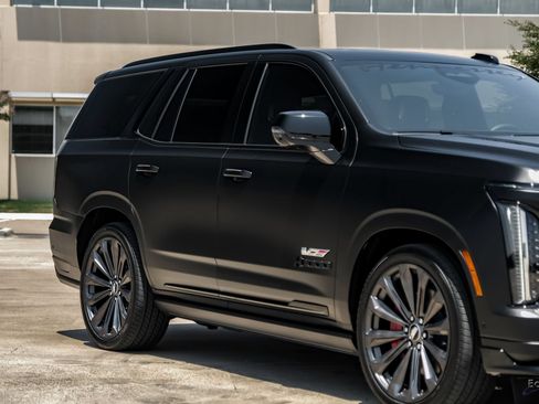 Used 2026 Cadillac Escalade V w/ LPO, Floor Liner Package AWD/4WD image 28