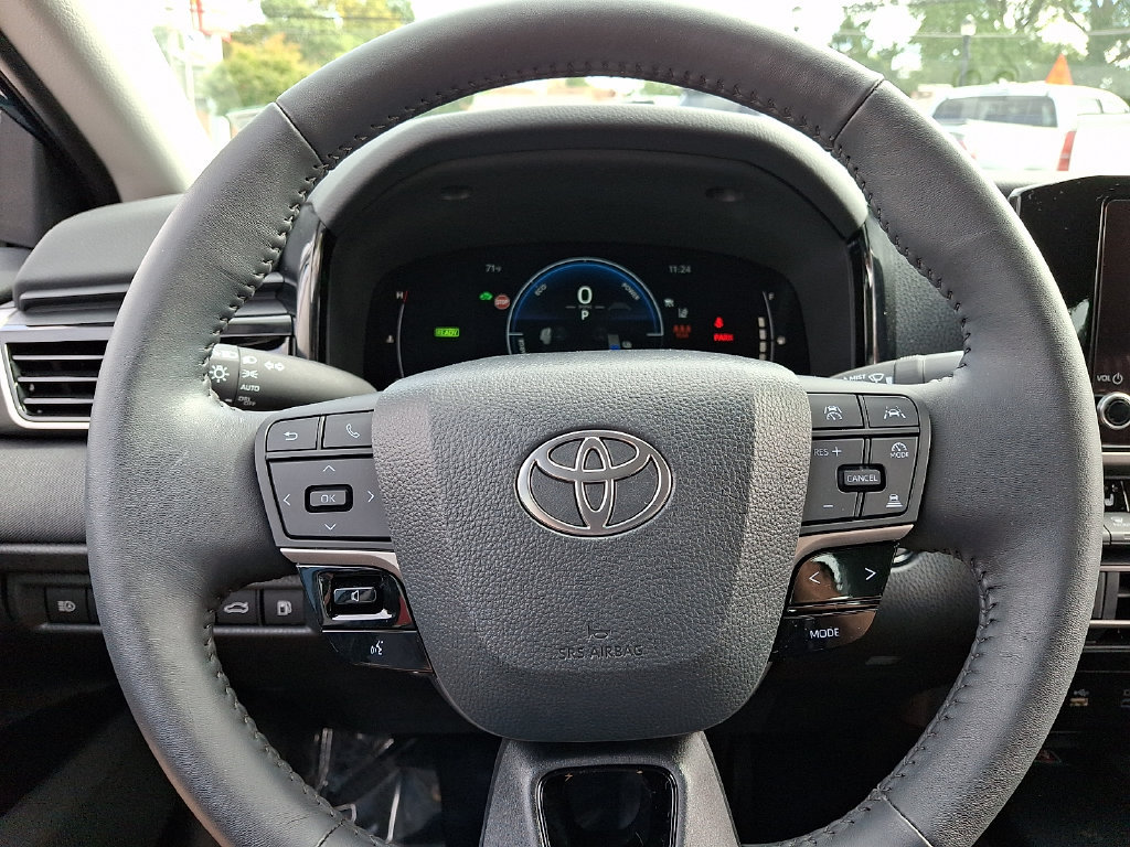 Used 2025 Toyota Camry LE w/ Convenience Package FWD image 25