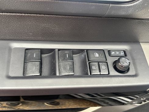 Used 2023 Toyota Sequoia Limited image 7