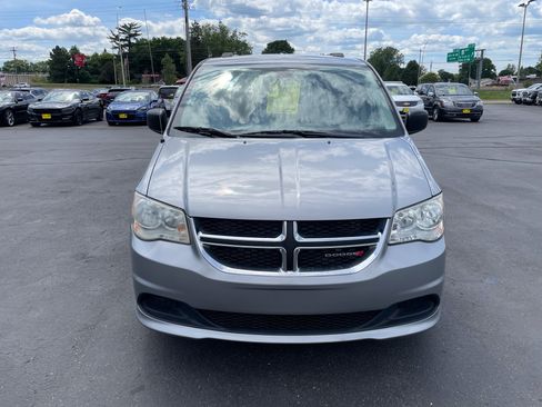 Used 2018 Dodge Grand Caravan SE w/ UConnect Hands-Free Group FWD image 3