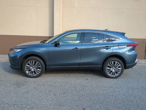 Used 2021 Toyota Venza Limited w/ Advanced Technology Package image 7