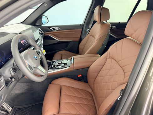 New 2026 BMW X5 xDrive40i w/ M Sport Package AWD/4WD image 4