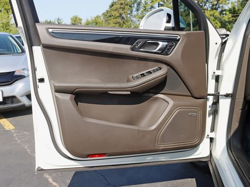 Used 2018 Porsche Macan Sport Edition image 31